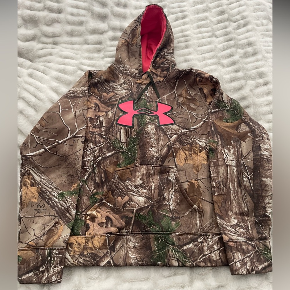 Under Armour. Medium. Women’s Camouflage Sweatshirts.